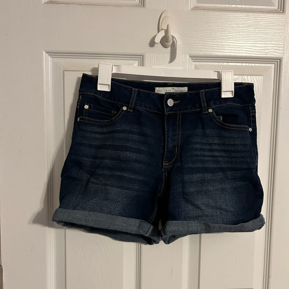 Denim mid-rise shorts size 8